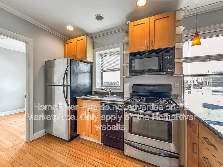 1137 W Grace St #3E — Photo 2