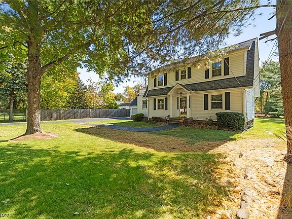 3rd image of 28414 Evergreen Dr