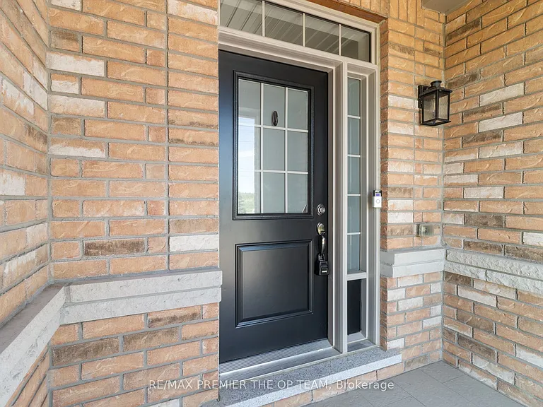 17 True Blue Cres — Photo 3