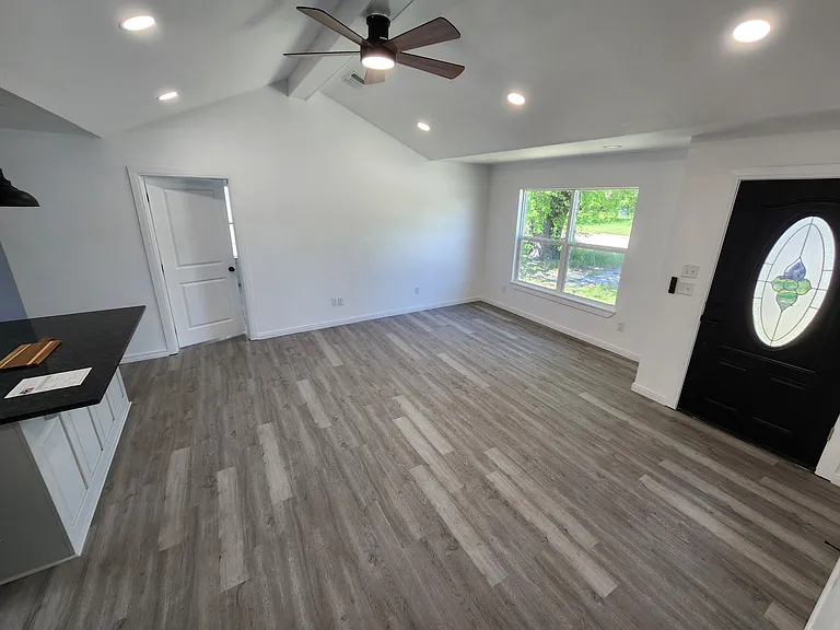127 E 3rd St — Photo 1