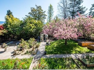 1068 Hillview Dr, Ashland, OR 97520