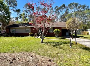 906 Lakeshore Dr, Douglas, GA 31533