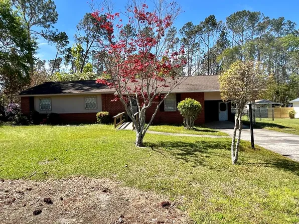 906 Lakeshore Dr, Douglas, GA 31533