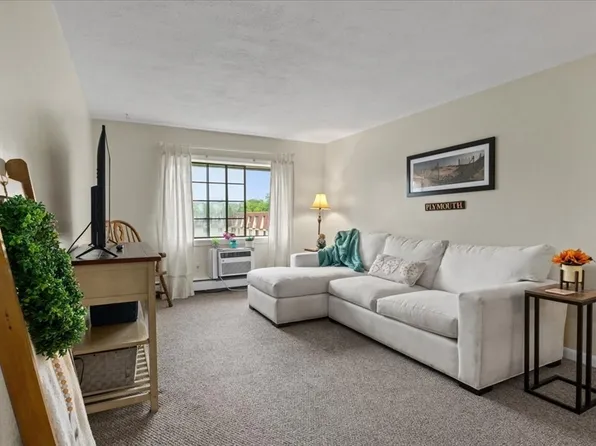 103 Grove St APT 341, Rockland, MA 02370