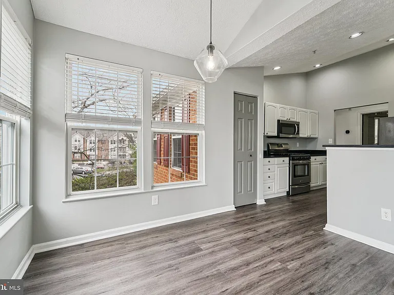 2444 Blue Spring Ct #303 — Photo 8