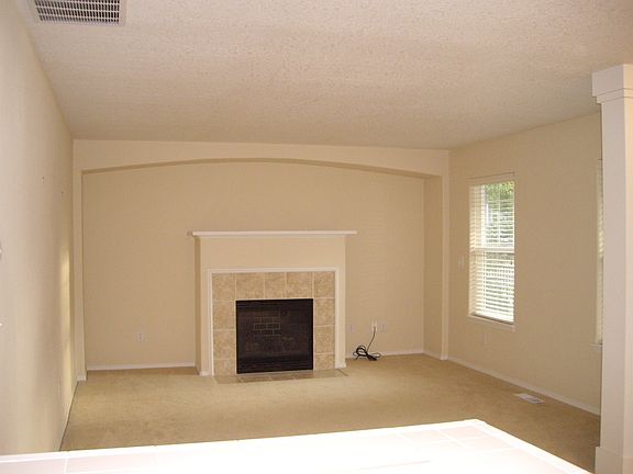 5th image of 731 NE 62nd Ave