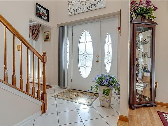 4th image of 375 Ramblewood Dr