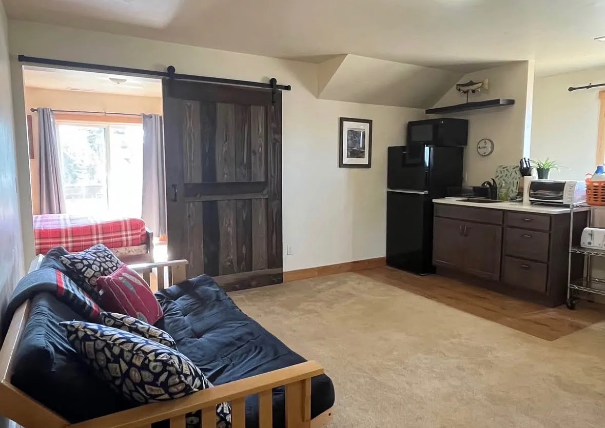 2 bed, 800 sqft, $1,600 — Photo 1