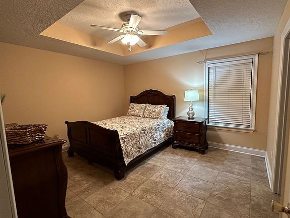5th image of 5470 Stratford Ln