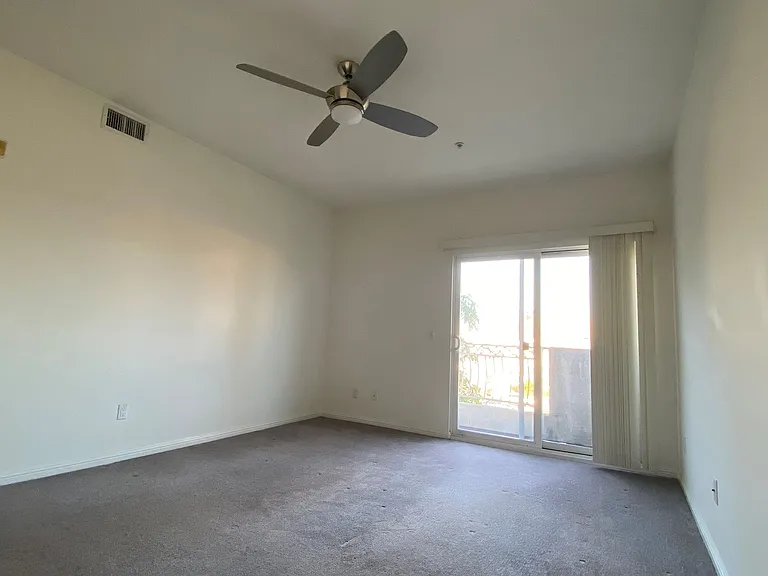 949 S Manhattan Pl #303 — Photo 7