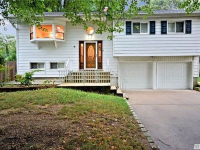 23 Satellite Dr, Islip Terrace, NY, 11752