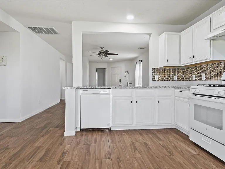 3711 Jewel Point Dr — Photo 7