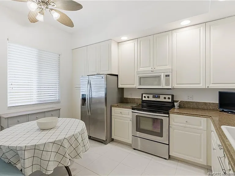 1 Harbour Isle Dr #104 — Photo 9