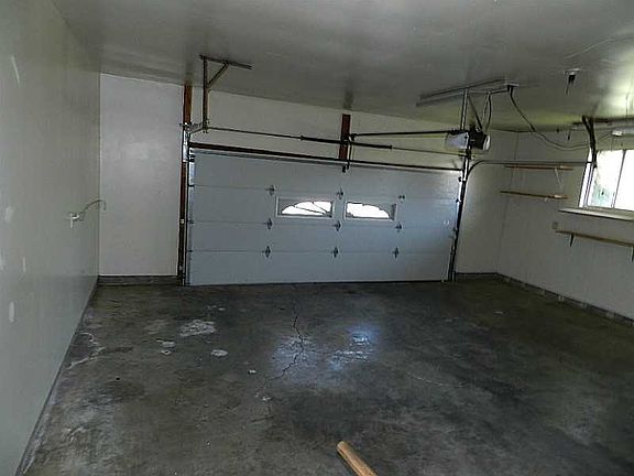 4th image of 5631 Meadowood Dr