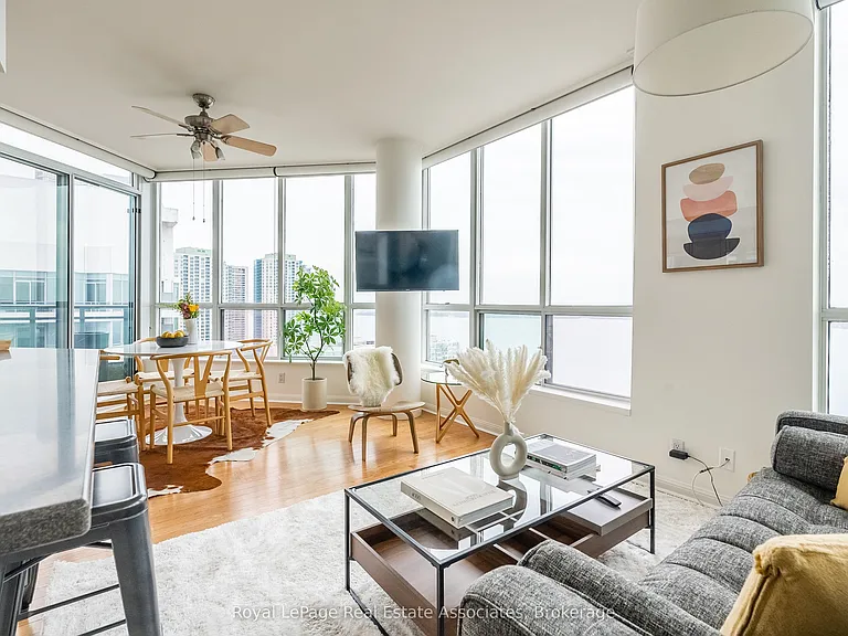 230 Queens Quay W #2811 — Photo 8