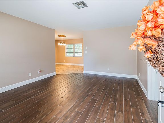 5th image of 861 N Waterview Dr