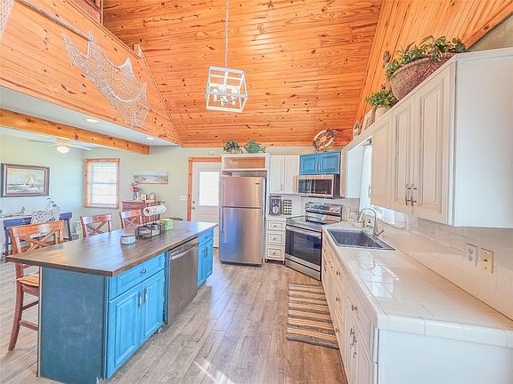5th image of 376 Haddock Dr
