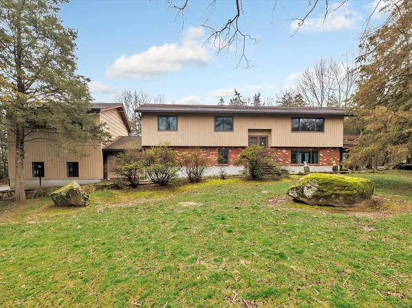 6 Adams Drive, Shelton, CT 06484
