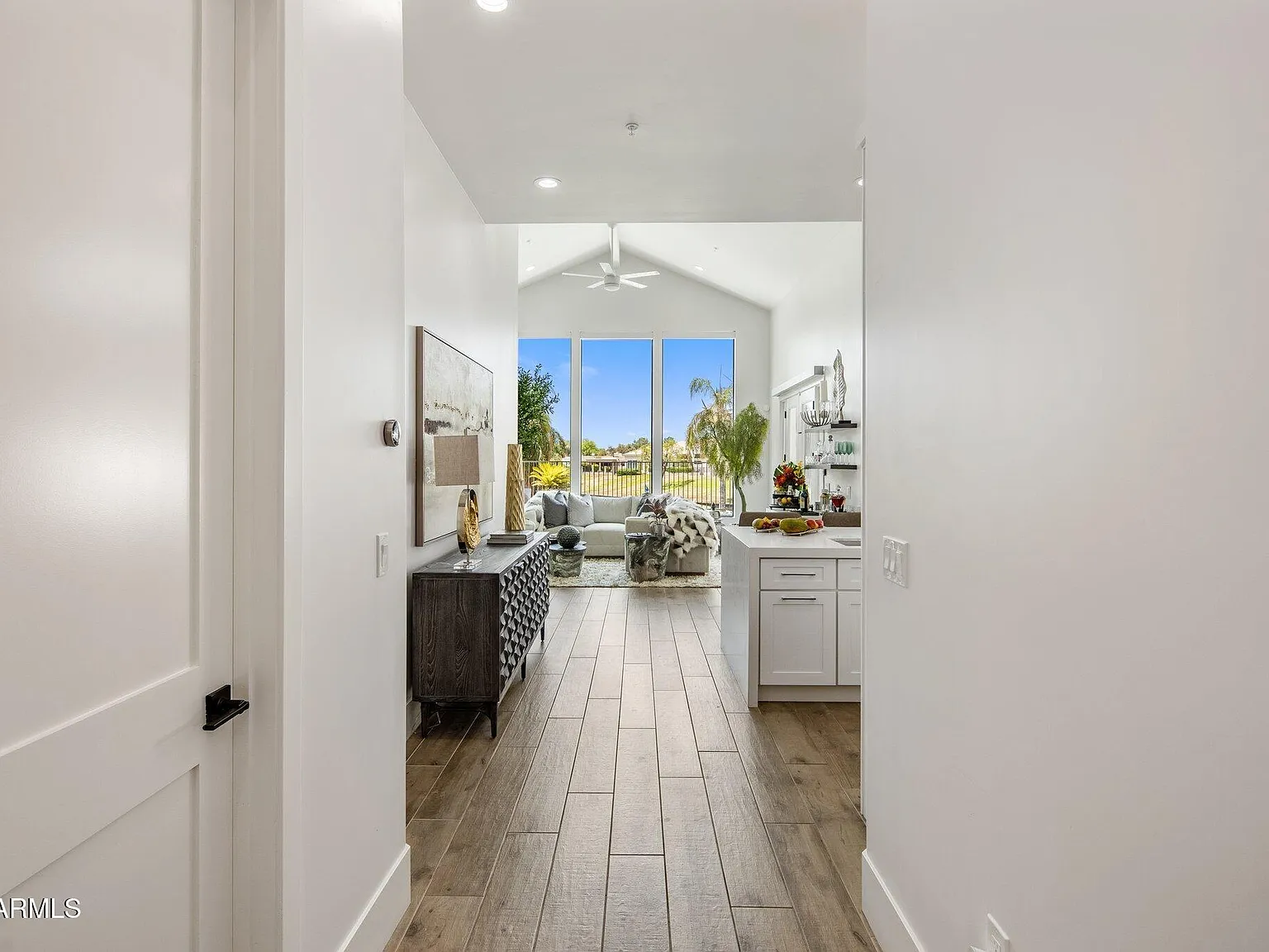 4 bed, 3.5 bath, 2033 sqft, $11,500 — Photo 4