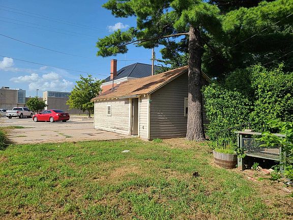 2nd image of 310 E 11th Ave