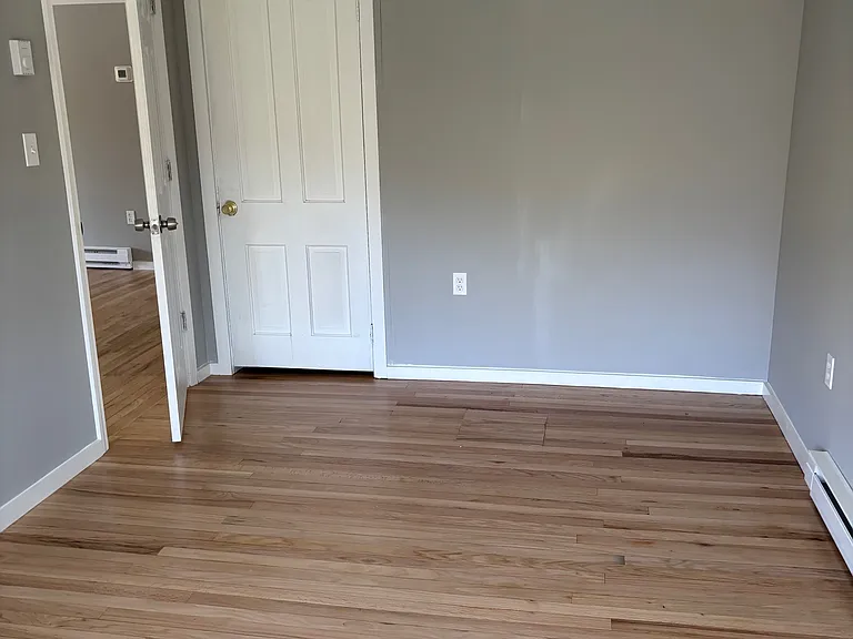 215 Catharine St W #3F — Photo 2