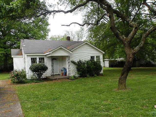 1st image of 2204 Dawn Dr