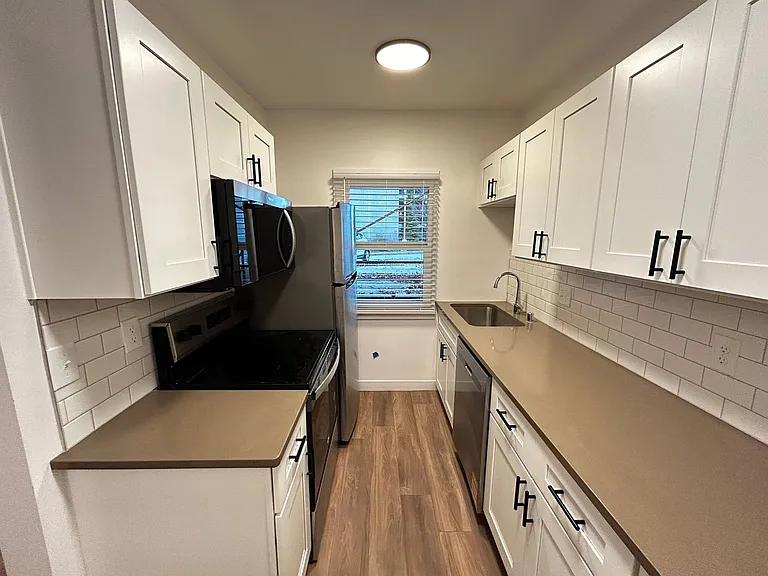 Cambridge Court Apartments — Photo 21