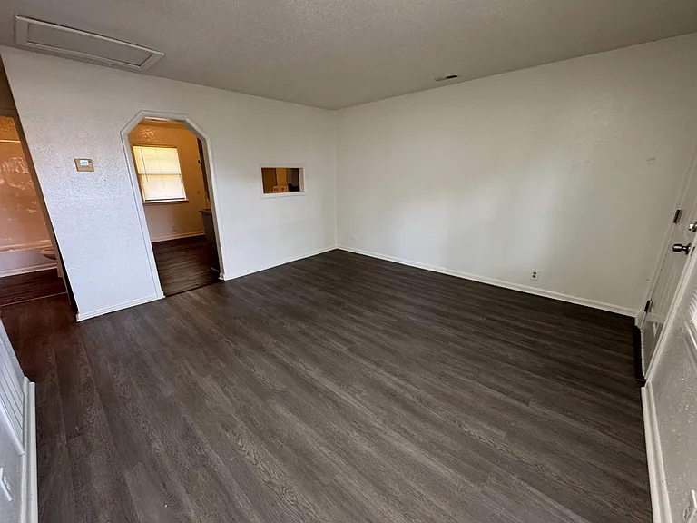 209 Commercial St — Photo 3