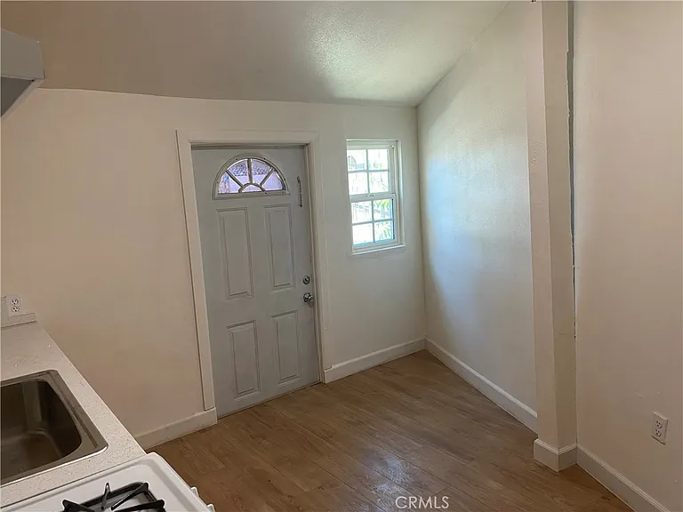 19216 Kendall Dr — Photo 5