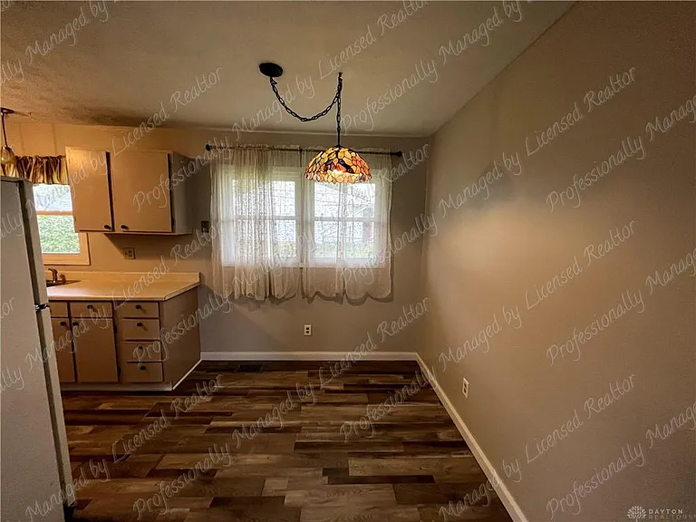 635 Cyril Ct — Photo 8