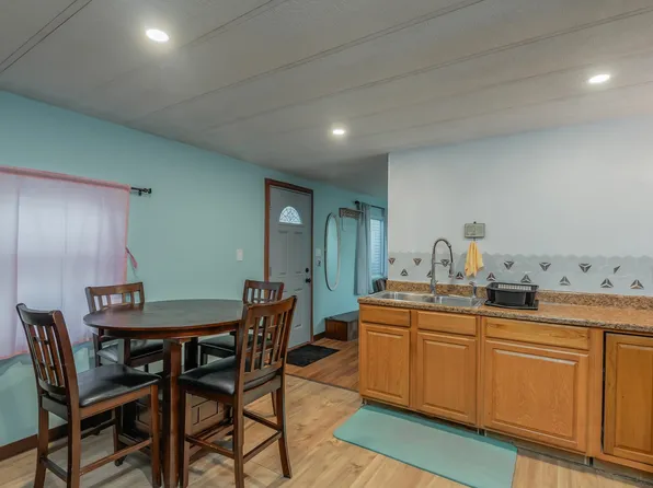 190 West 24th Street image 3 of 21