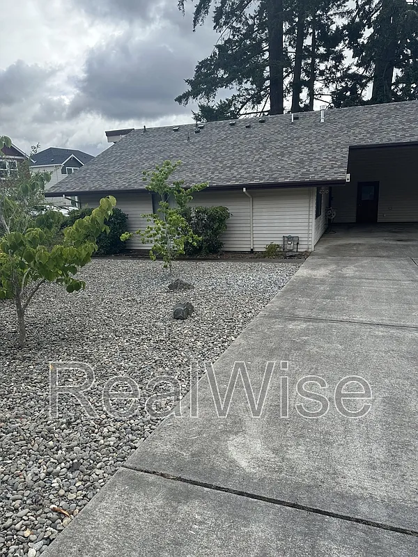 3 bed, 2.0 bath, 1861 sqft, $2,995 — Photo 3