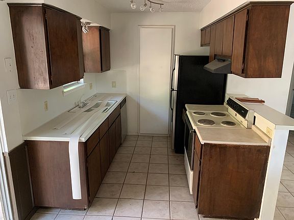 3rd image of 3407 Dolphin Dr #B