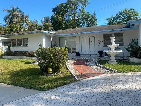 3rd image of 2732 NW 9th Terrace