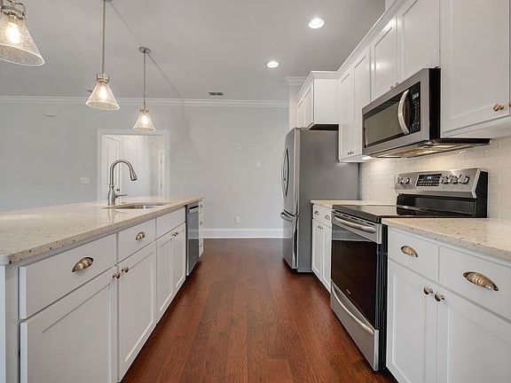 4th image of 1672 Cottage Rose Ln