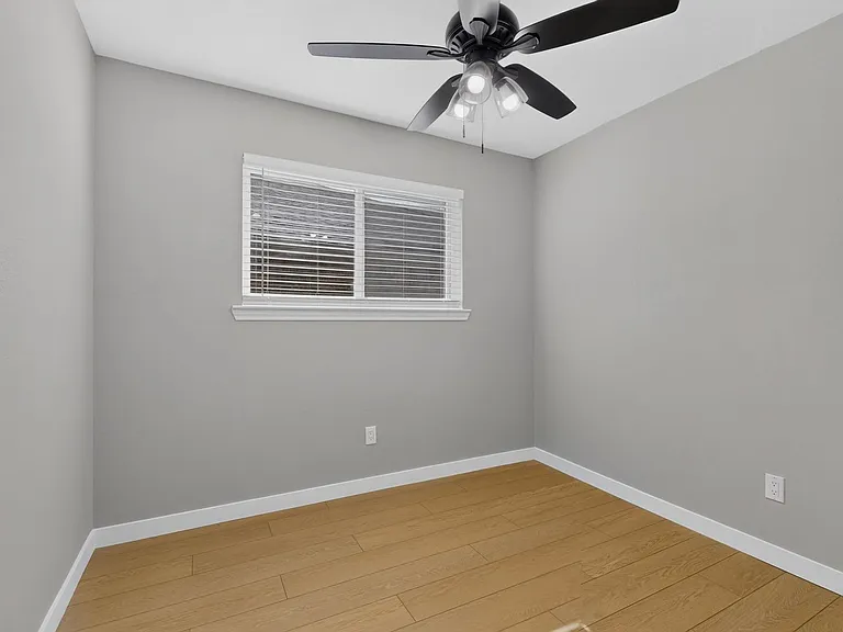 1748 Saint James Dr — Photo 27