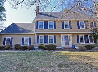 4 Goldfinch Ln, Walpole, MA 02081