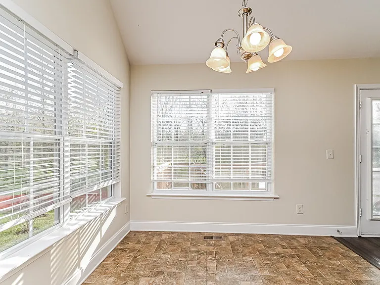 1565 Bridgecrest Dr — Photo 7