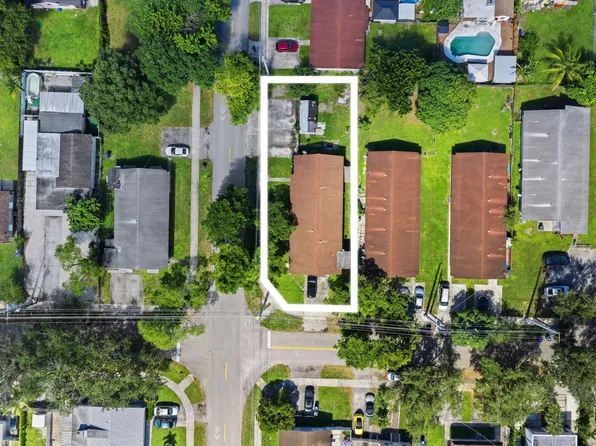 5747 Buchanan Street, Hollywood, FL 33021