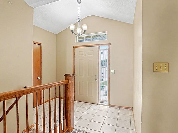 4th image of 2929 N Parkwood Ct