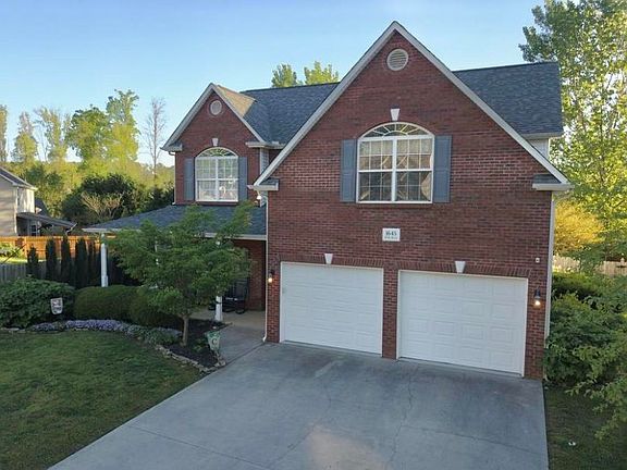 3rd image of 1645 Silver Oak Ln