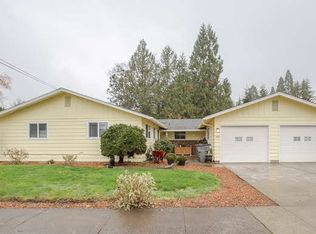 1025 NE 18th St, McMinnville, OR 97128