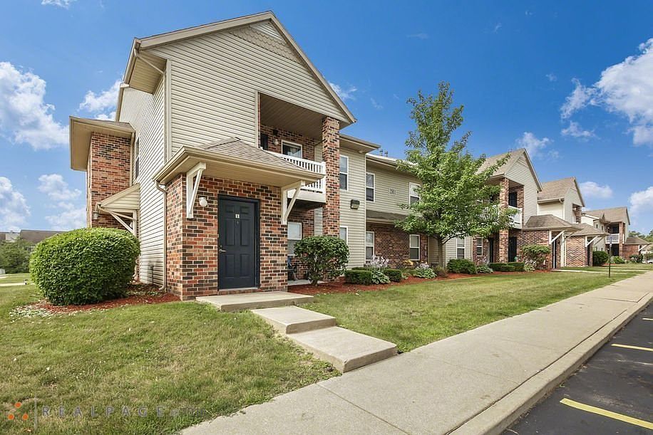 1st image of 2921 Woods Cir #2921