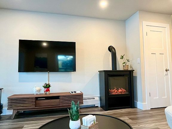 living room w electric fireplace