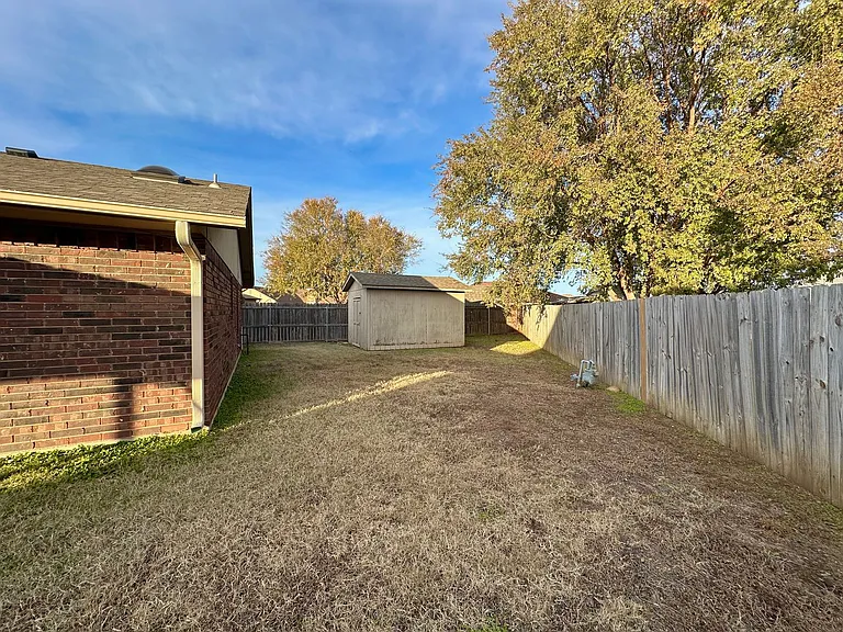 1103 NW Willow Pl — Photo 34