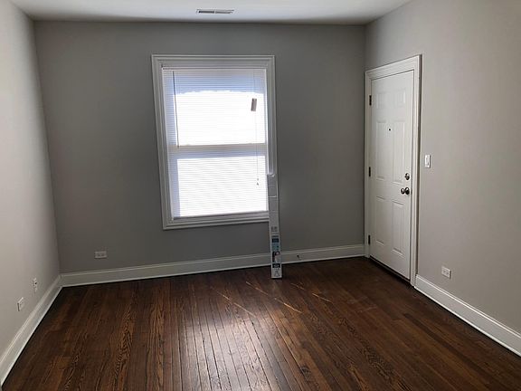 3rd image of 4004 N Hamlin Ave #2