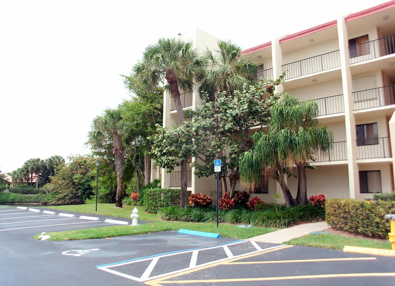 2 bed, 2.0 bath, 1183 sqft, $6,500 — Photo 3