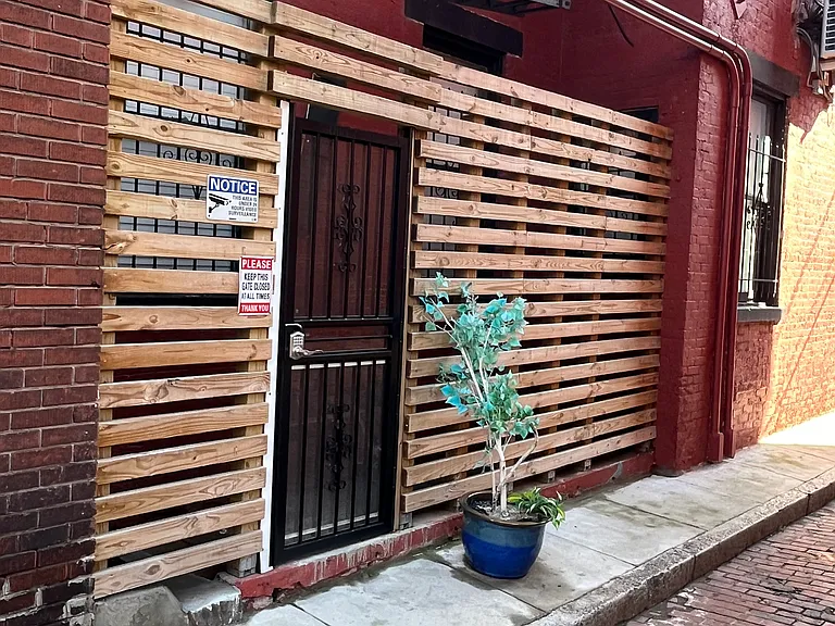 1646 Vine St #2 — Photo 6