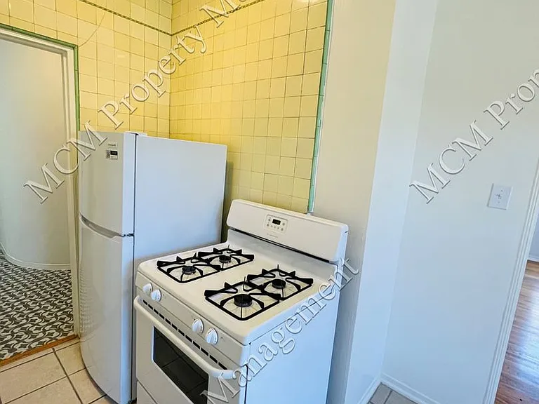 640 S Detroit St — Photo 4