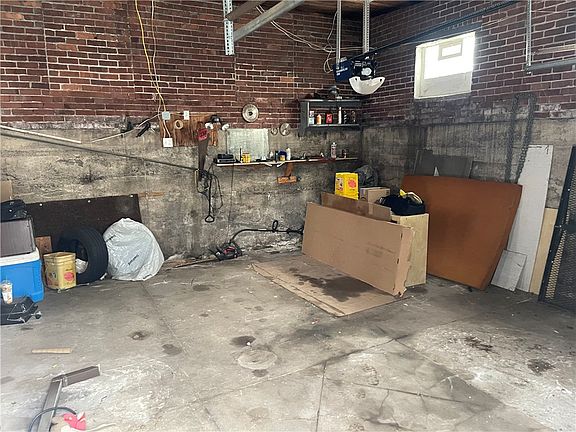 3rd image of 253 Ridge Ave